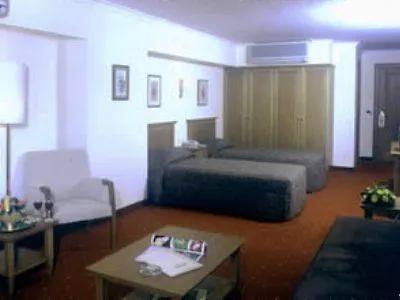 Central Hotel Otel 4*