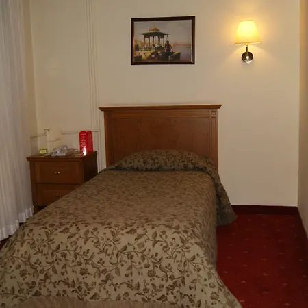 Хотел Central Hotel