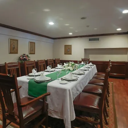 Central Hotel Хотел