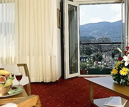 Central Hotel 호텔 부루사