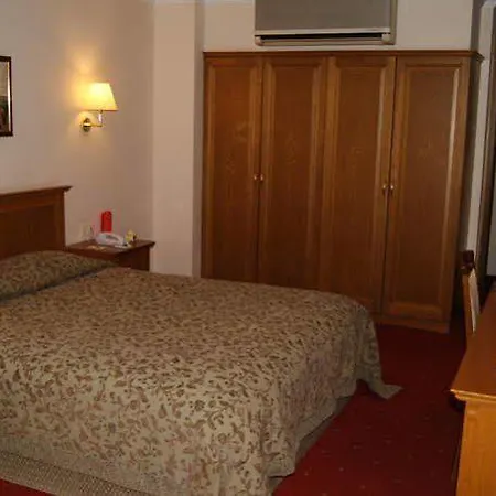 Хотел Central Hotel