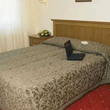 Central Hotel Otel 4*