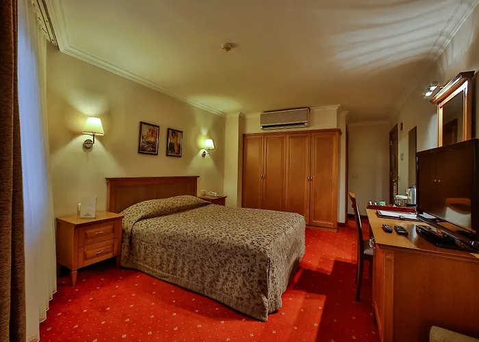 Central Hotel 4*